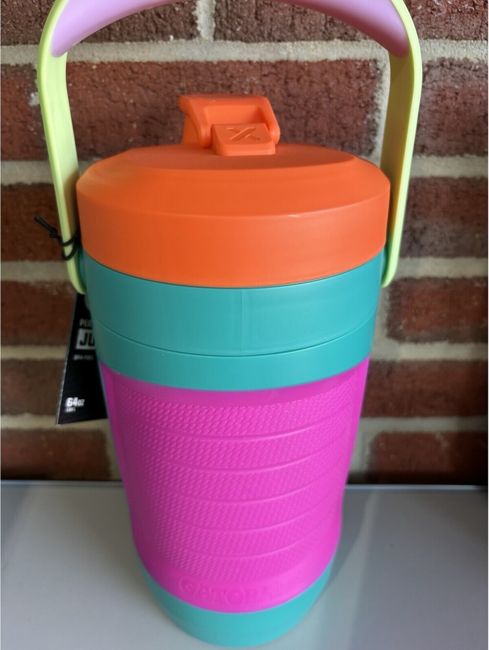 Brand New Gatorade Gx Performance Jug 64 oz Multi Color W/ Fence Hanger BPA Free